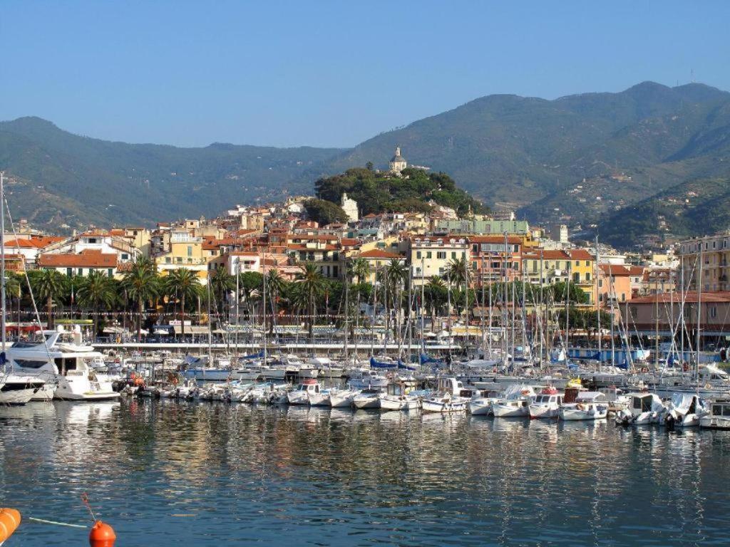 Casa Rosa Lucia Centrale Con Parcheggio Sanremo Exteriör bild