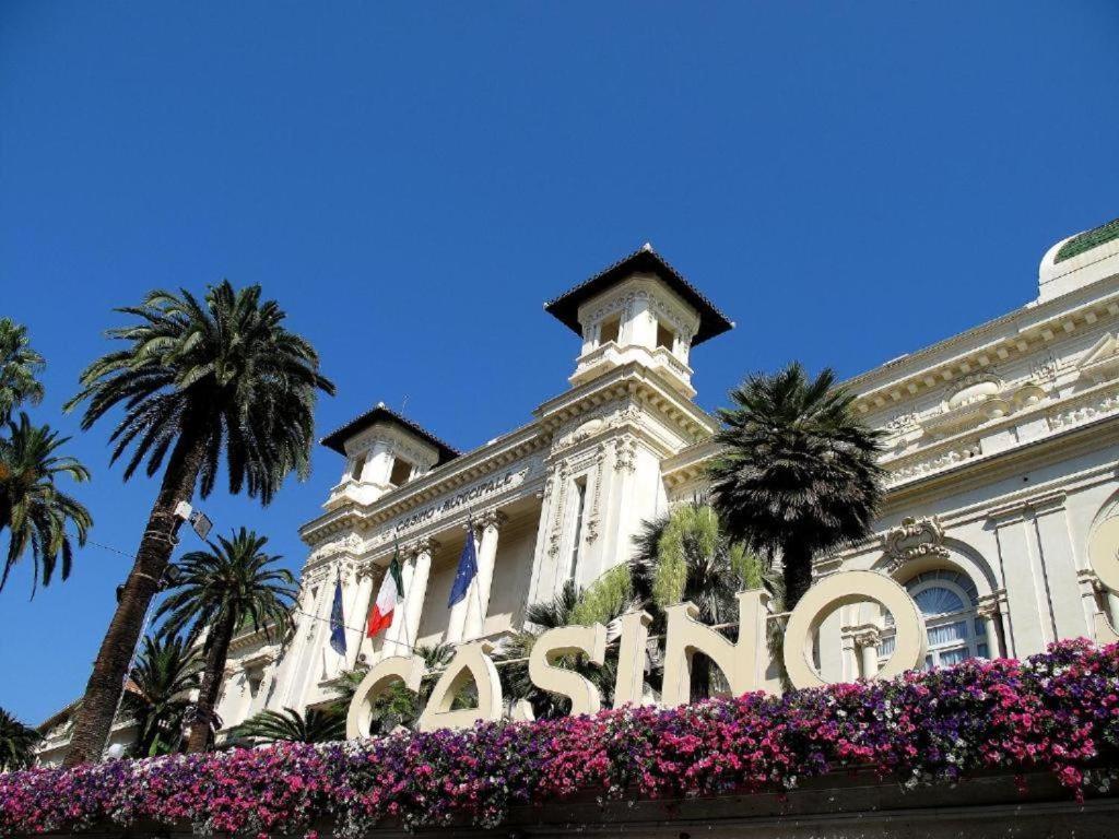 Casa Rosa Lucia Centrale Con Parcheggio Sanremo Exteriör bild