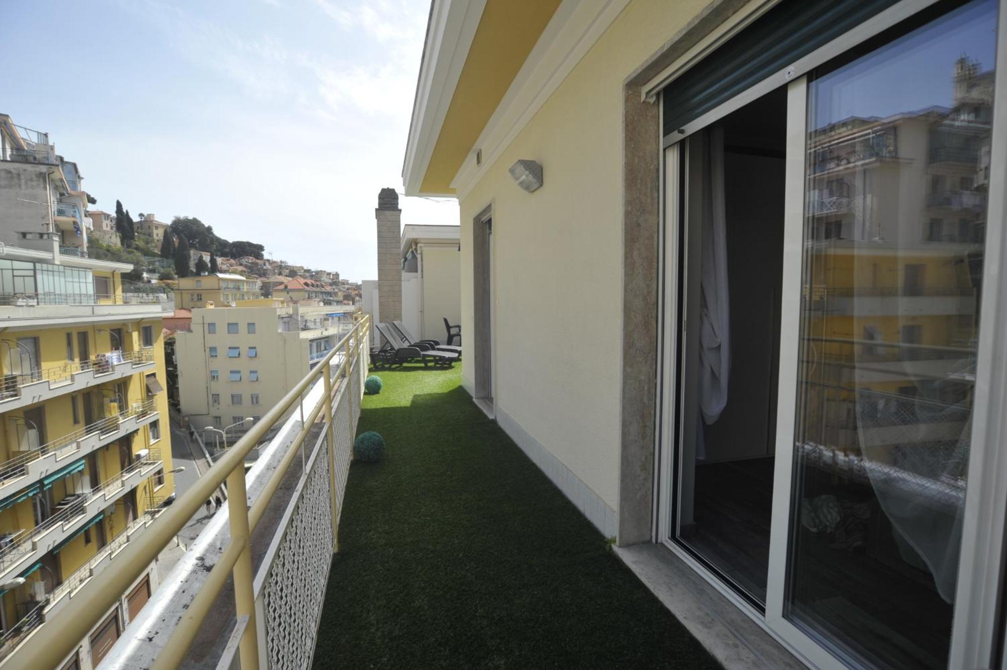 Casa Rosa Lucia Centrale Con Parcheggio Sanremo Exteriör bild