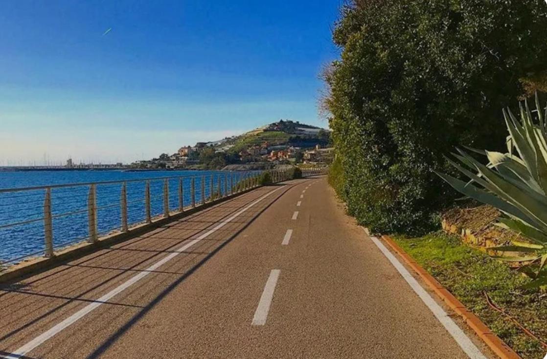 Casa Rosa Lucia Centrale Con Parcheggio Sanremo Exteriör bild